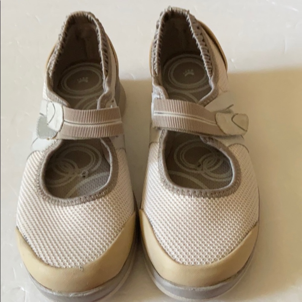Yallie shoes